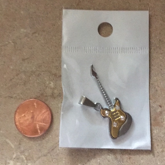 🎸 2 LEFT!! STAINLESS STEEL SILVER GUITAR NECKLACE - Picture 3 of 3